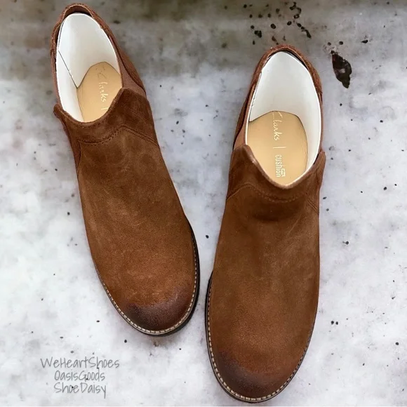 NIB Clarks Demi Beat Slip On Ankle Boots Booties Tan Brown Suede 8.5M 39.5 - Picture 3 of 12